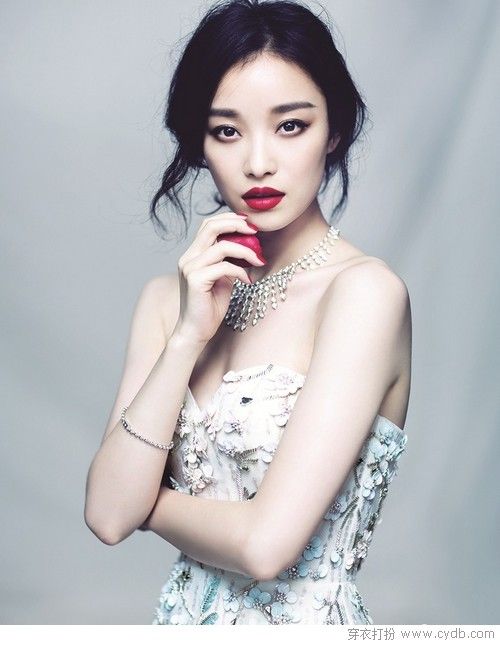 姿色一般的倪妮，靠什么征服了时尚圈？